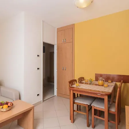 Katoro.18 Apartment